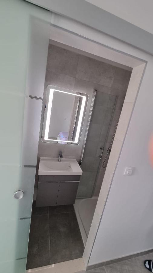 Room Airport Split คาชเตลา ภายนอก รูปภาพ